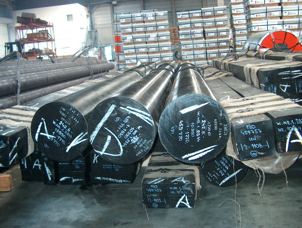 Tool steel round bar